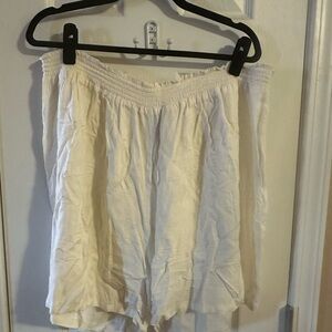 Women's Cream Shorts